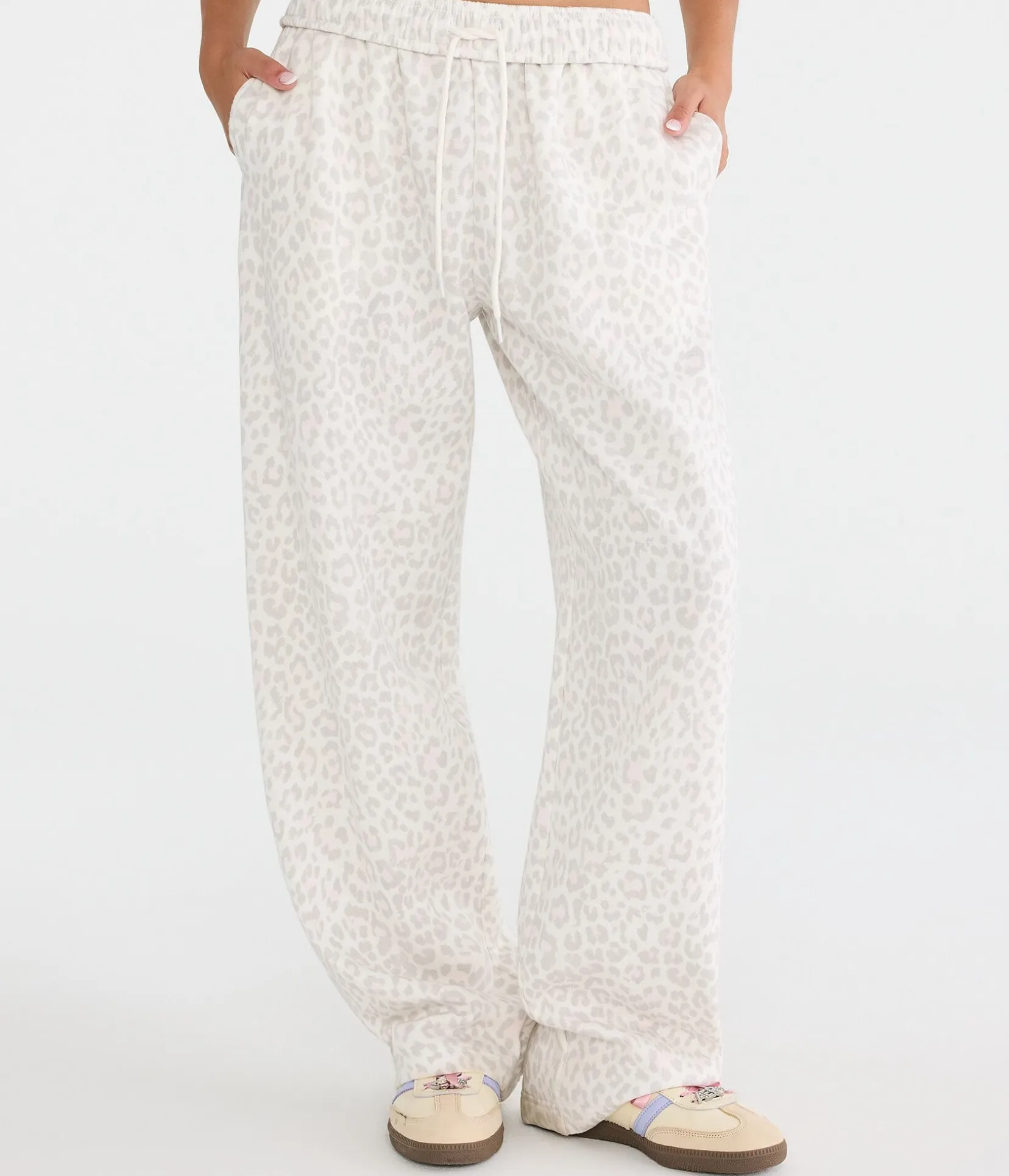 Cloud Soft Leopard Print Mid-Rise Straight Leg Sweatpants
