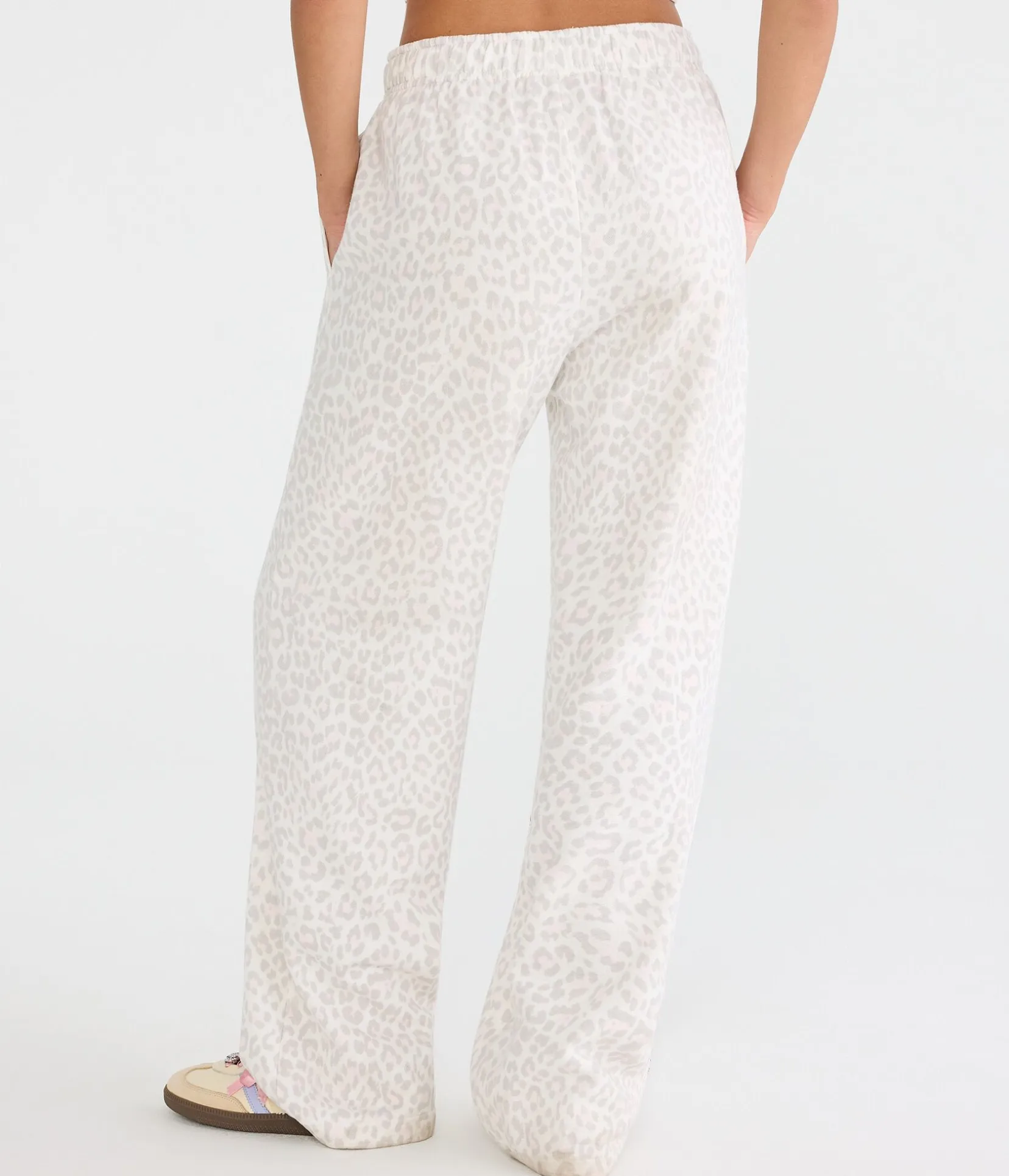 Cloud Soft Leopard Print Mid-Rise Straight Leg Sweatpants