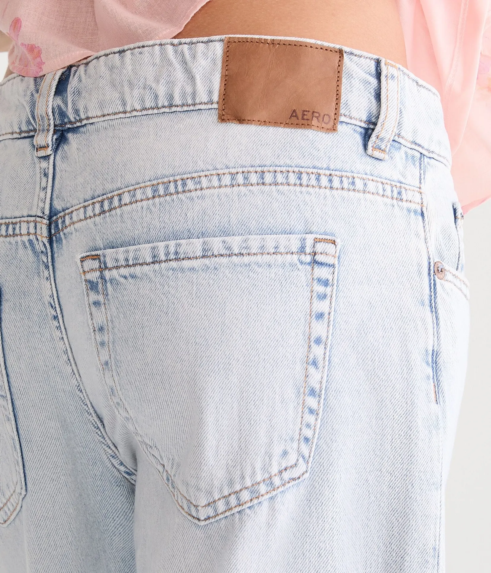 Low-Rise Baggy Wide Leg Jean