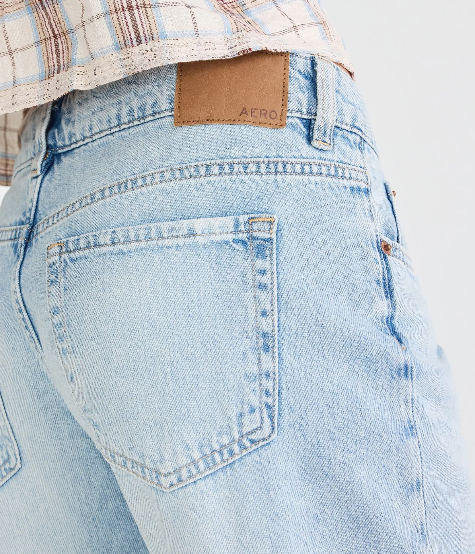 Low-Rise Baggy Wide Leg Jean