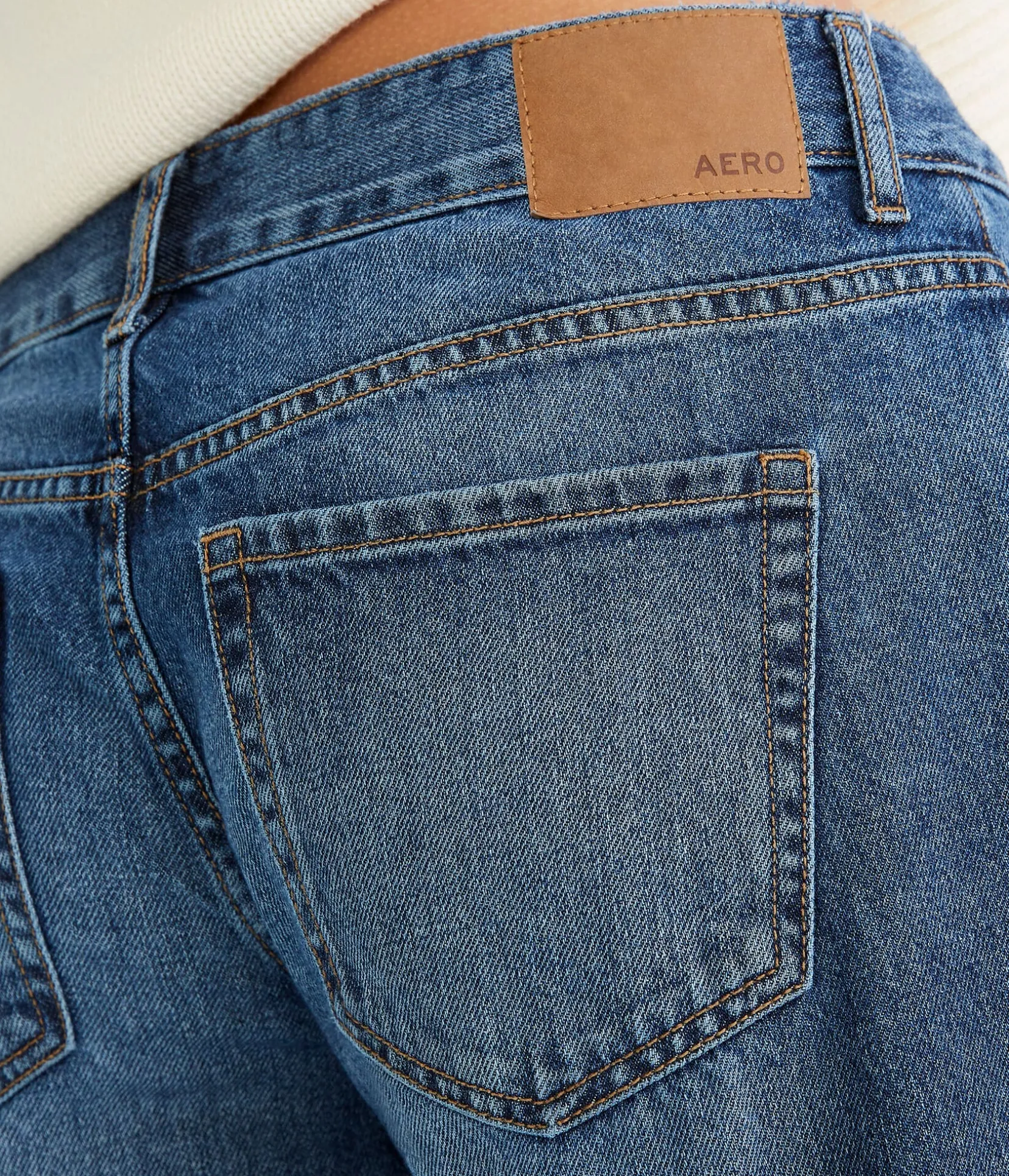 Low-Rise Baggy Wide Leg Jean
